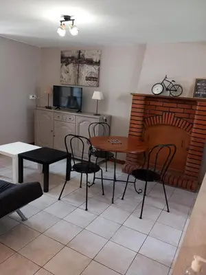 Coin salon dans l'établissement le gite du baron