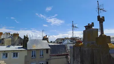 Vue générale sur Granville ou vue de la ville depuis l'appartement