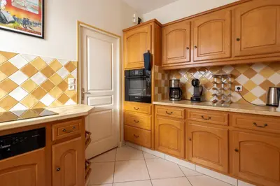 Cuisine ou kitchenette dans l'établissement Le Scenario