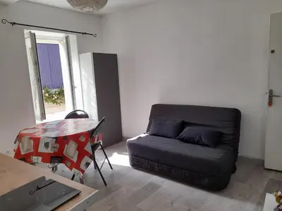 Coin salon dans l'établissement Promo F2 wifi Courseulles sur mer
