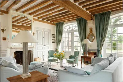 Coin salon dans l'établissement Le Domaine de Ravenoville - Pierres d'Histoire
