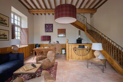 Coin salon dans l'établissement Le Domaine de Ravenoville - Pierres d'Histoire
