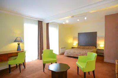 Coin salon dans l'établissement Hôtel Cositel, CIT'HOTEL Coutances