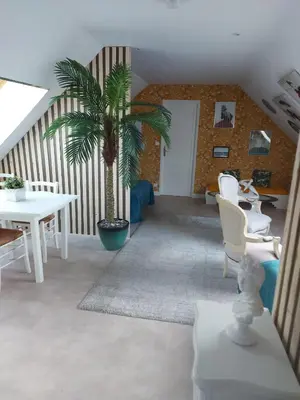 Coin salon dans l'établissement Les Suites de Véronique, chez Véronique Olive