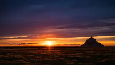 Lever ou coucher de soleil vu de la maison d'hôtes ou à proximité