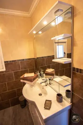 Salle de bains dans l'établissement Les escargots du mont