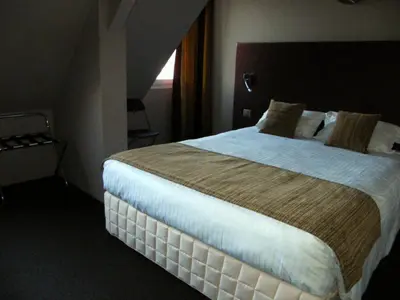 Un ou plusieurs lits dans un hébergement de l'établissement CIT'HOTEL Saint-Pierre