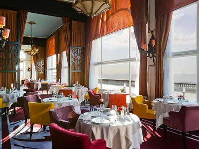 Restaurant ou autre lieu de restauration dans l'établissement Le Grand Hotel de Cabourg - MGallery Collection