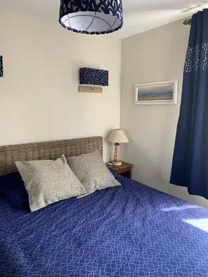 Un ou plusieurs lits dans un hébergement de l'établissement Villa Magulie, le calme en bord de plage