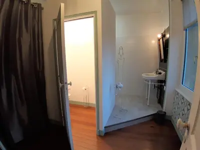 Salle de bains dans l'établissement La Garenne