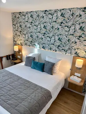 Un ou plusieurs lits dans un hébergement de l'établissement Hôtel Le Pavillon de Saint-Lô