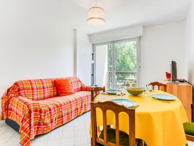 Coin salon dans l'établissement Apartment Le Sporting-15 by Interhome