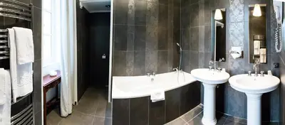 Salle de bains dans l'établissement Château de Bellefontaine - Teritoria