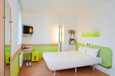 Un ou plusieurs lits dans un hébergement de l'établissement ibis Budget Caen Memorial