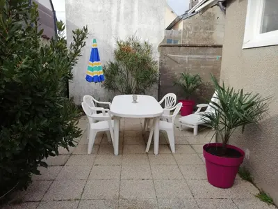 Terrasse ou espace extérieur de l'établissement gite notre désir 100 m de la mer