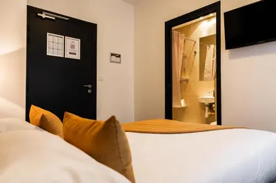 Un ou plusieurs lits dans un hébergement de l'établissement Hotel Astrid Caen centre