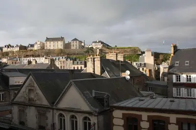 Vue générale sur Granville ou vue de la ville depuis l'appartement