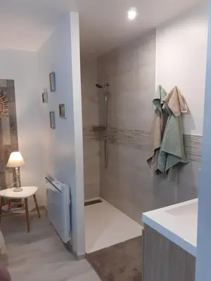 Salle de bains dans l'établissement Escale en baie.
