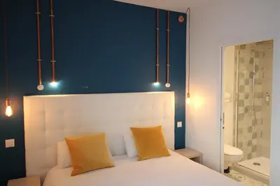 Un ou plusieurs lits dans un hébergement de l'établissement Hôtel La Fontaine Caen Centre