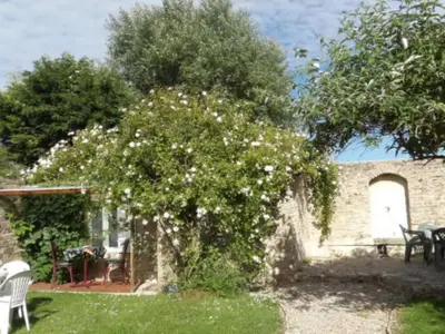 Jardin de l'établissement Chambres et Tables d'hôtes à l'Auberge Touristique