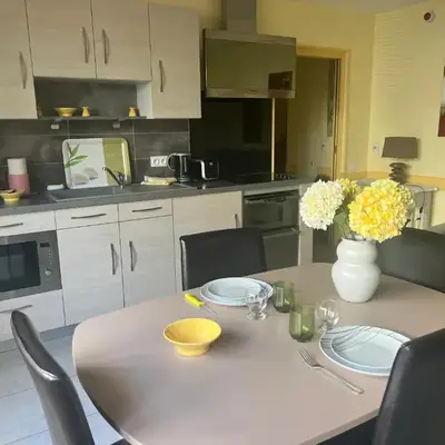 Appartement moderne à La Ferrière-aux-Étangs de 55 m² avec jacuzzi
