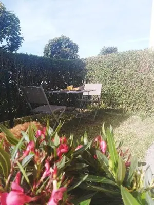 Jardin de l'établissement Charmant 2 pièces à 500 m des plages et du centre
