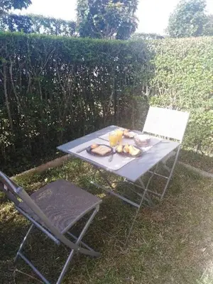 Jardin de l'établissement Charmant 2 pièces à 500 m des plages et du centre