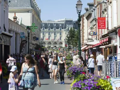Clients de l'établissement Charmant 2 pièces à 500 m des plages et du centre