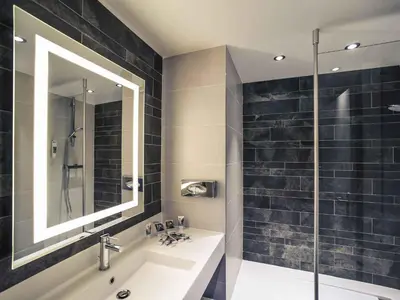Salle de bains dans l'établissement Mercure Saint Lô Centre