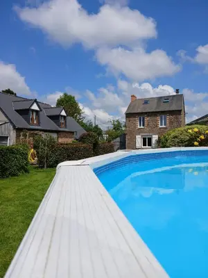 Piscine de l'établissement Le Jardin B&B ou située à proximité