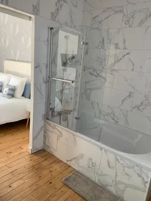 Salle de bains dans l'établissement VILLA CATHY Chambres d hôtes