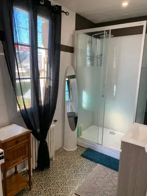 Salle de bains dans l'établissement VILLA CATHY Chambres d hôtes