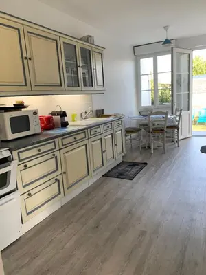 Cuisine ou kitchenette dans l'établissement VILLA CATHY