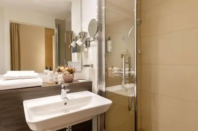 Salle de bains dans l'établissement Best Western Royal Hotel Caen