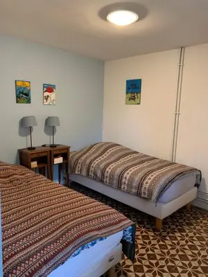 Un ou plusieurs lits dans un hébergement de l'établissement Charmante maison à 30m de la plage, wifi, vélo