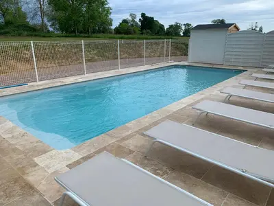 Piscine de l'établissement gîte du moulin du pré ou située à proximité