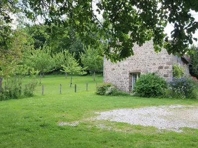 Jardin de l'établissement Maison spacieuse, animaux admis - 10 pers. - FR-1-497-121