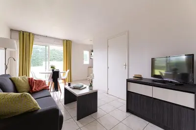 Télévision ou salle de divertissement dans l'établissement Résidence Goélia Green Panorama