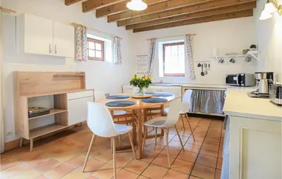 Cuisine ou kitchenette dans l'établissement Gorgeous Home In St Pierre Langers