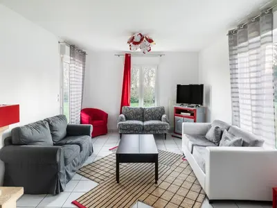 Coin salon dans l'établissement Tranquil Garden Retreat by the Sea