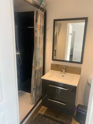 Salle de bains dans l'établissement Gîte centre ville avec cour