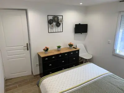 Un ou plusieurs lits dans un hébergement de l'établissement Gîte centre ville avec cour