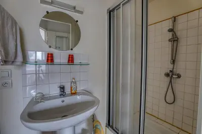 Salle de bains dans l'établissement Maison spacieuse avec jardin près de Le Bouffay