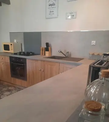 Cuisine ou kitchenette dans l'établissement Le clos des sources