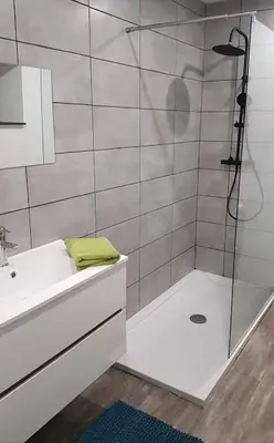 Salle de bains dans l'établissement Le Goeland