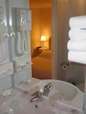 Salle de bains dans l'établissement Best Western Hôtel Montgomery