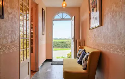 Coin salon dans l'établissement Awesome Home In Surville With Wifi