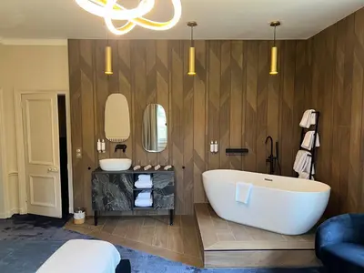 Salle de bains dans l'établissement Château de la Bribourdière