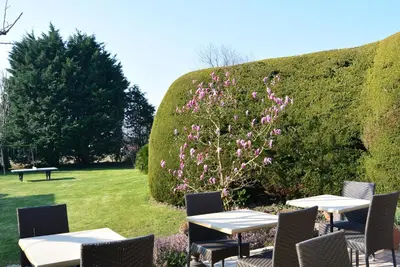 Jardin de l'établissement Hotel Nuit Et Jour - La Maison de Lucile