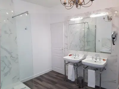 Salle de bains dans l'établissement Le Tardif, Noble Guesthouse